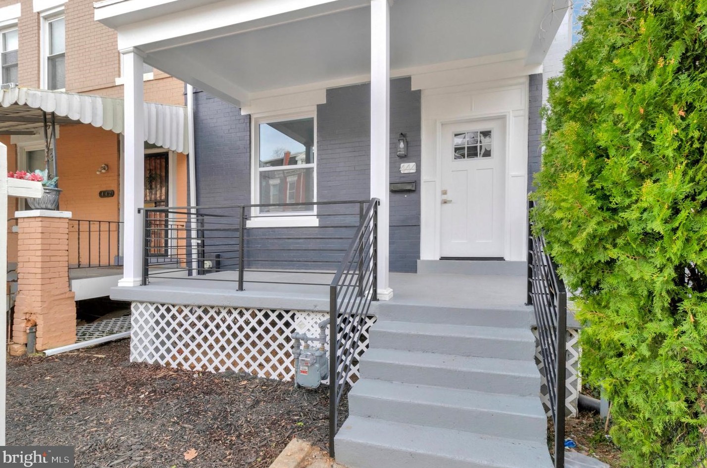 444 Kenyon St, Washington, DC 20010-2915
