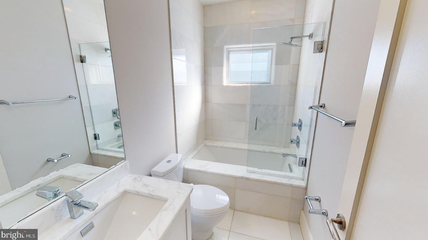 1159 Oates St, Washington DC  20002-3823 exterior