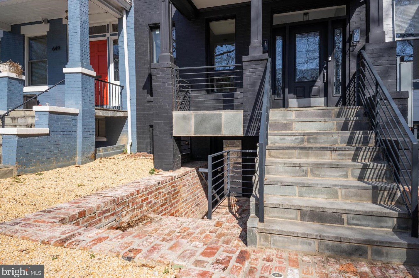 647 Kenyon St Nw #b, Washington, DC 20010