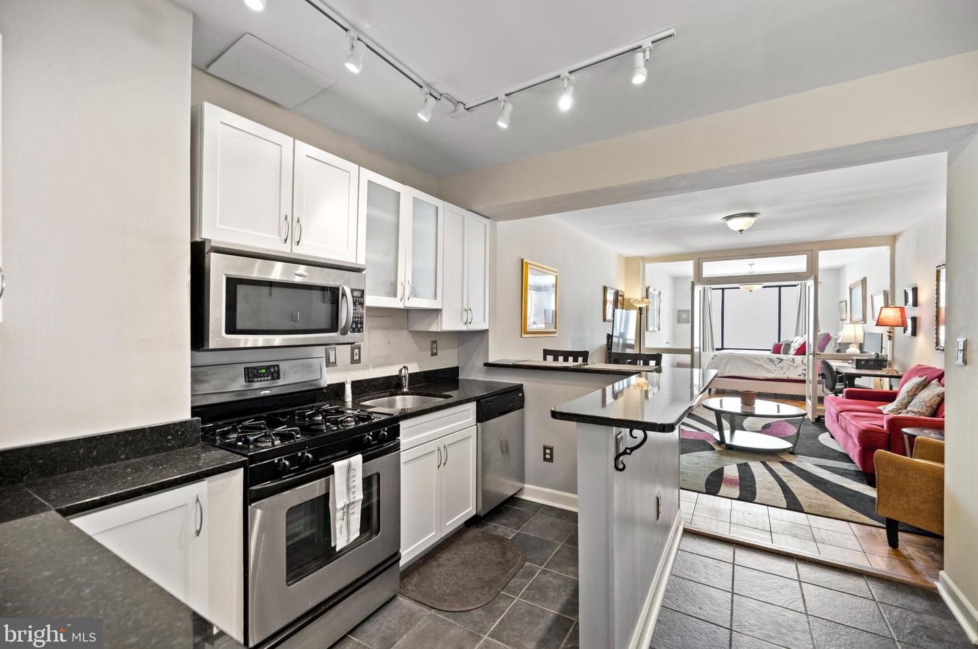 1 Scott Cir Nw #819, Washington, DC 20036