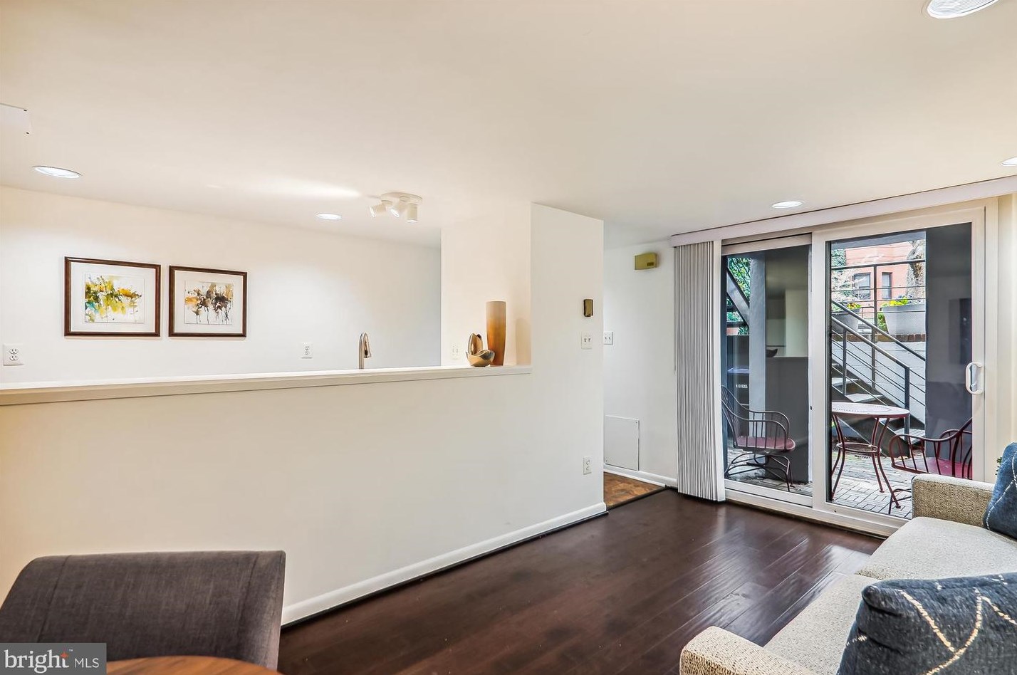 125 12th St, Washington DC  20003-1420 exterior