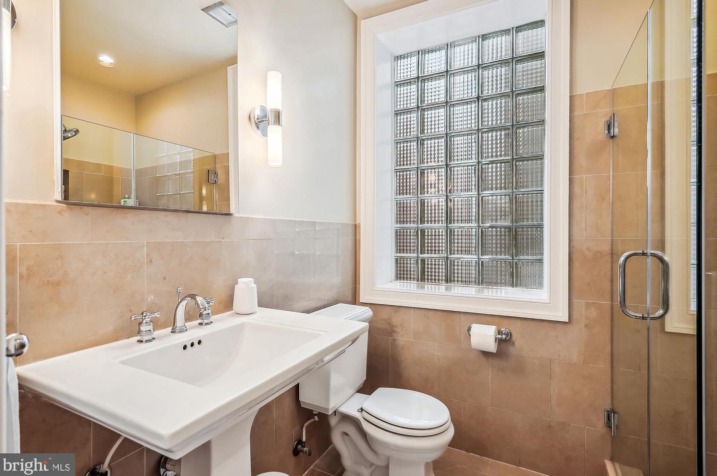 125 12th St, Washington DC  20003-1420 exterior