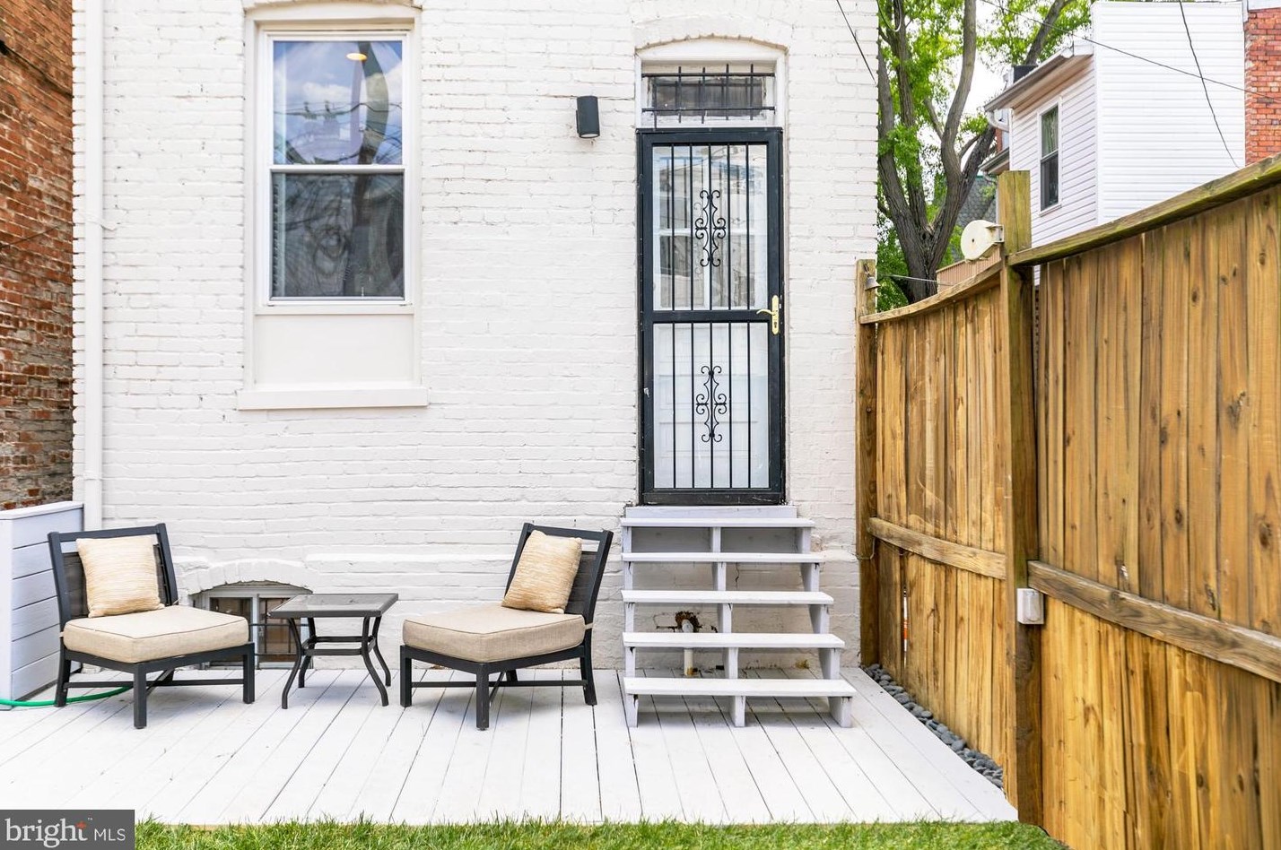 151 Thomas St, Washington DC  20001-1636 exterior