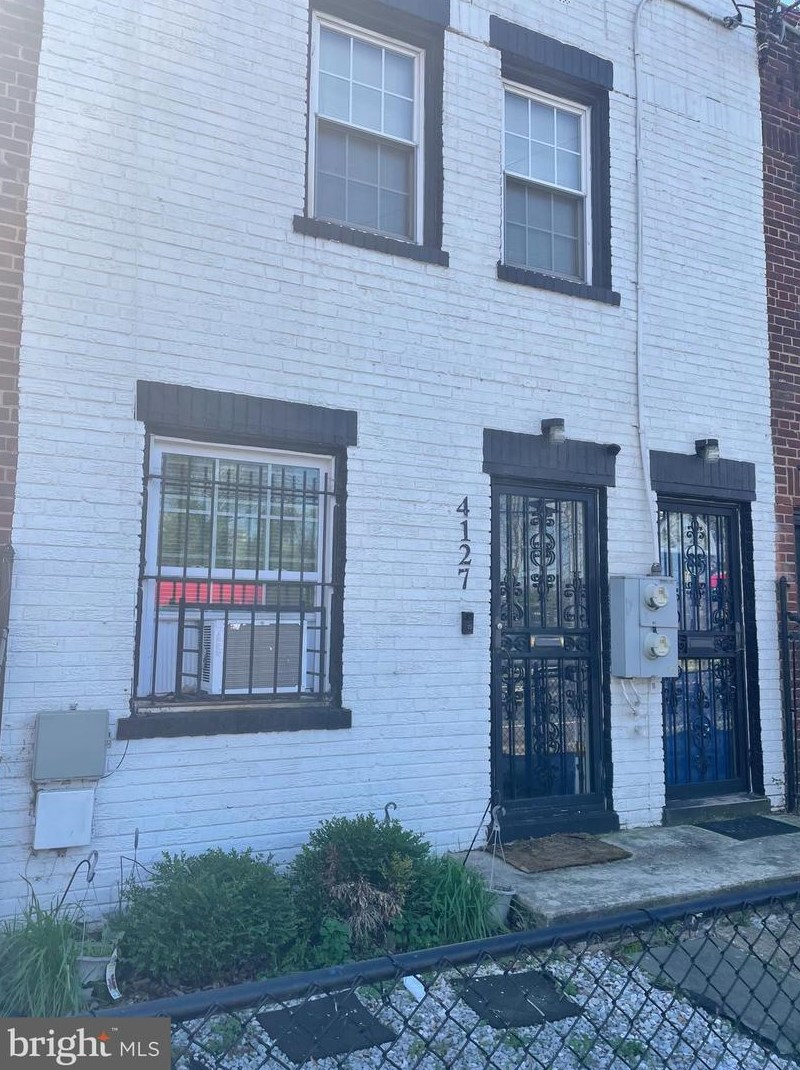 4127 Hunt Pl, Washington DC  20019-3507 exterior