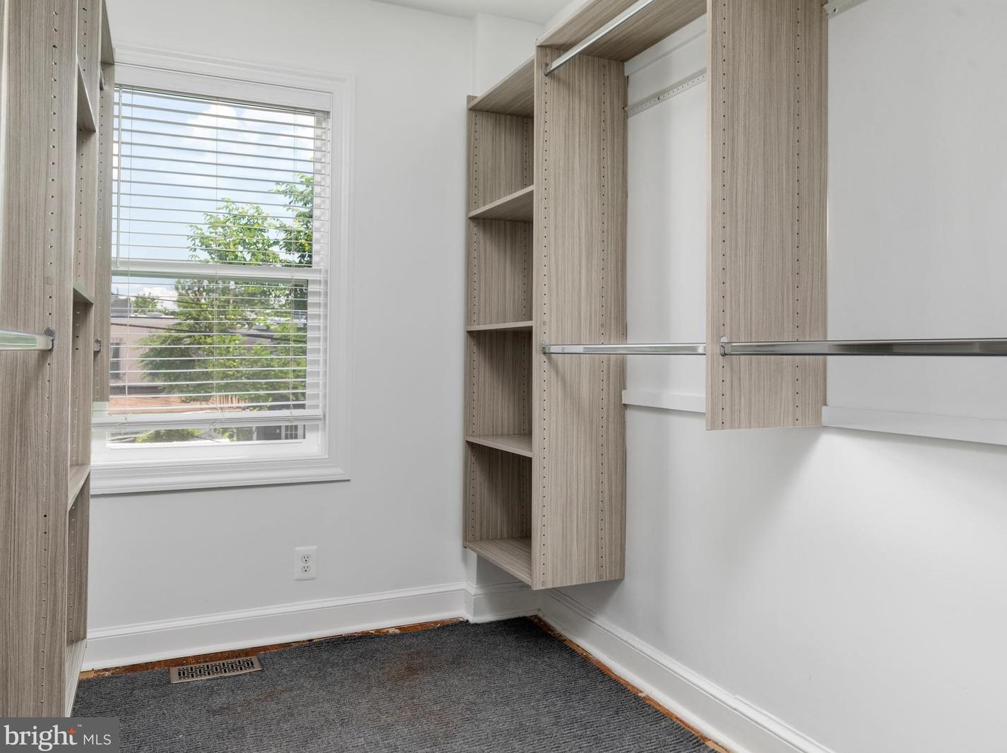 1715 Lang Pl, Washington DC  20002-3026 exterior