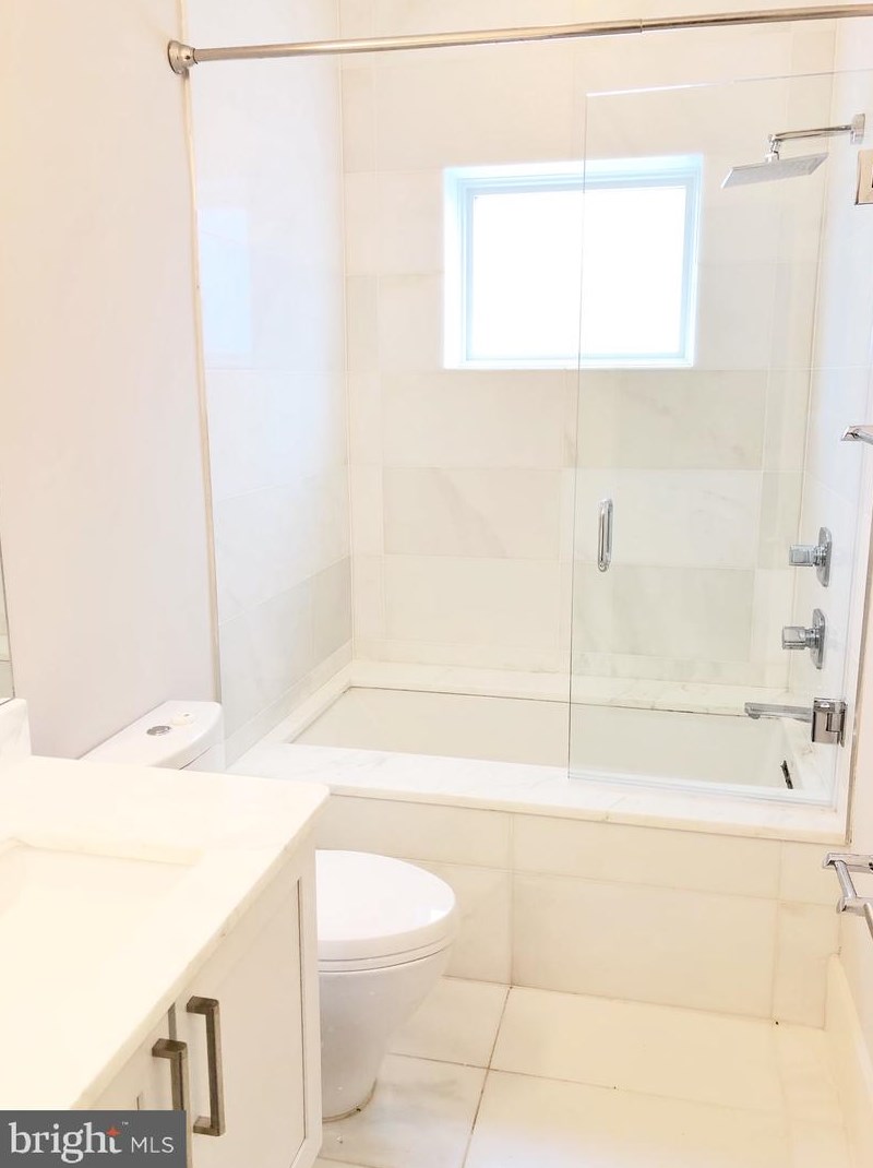1159 Oates St, Washington, DC 20002-3823