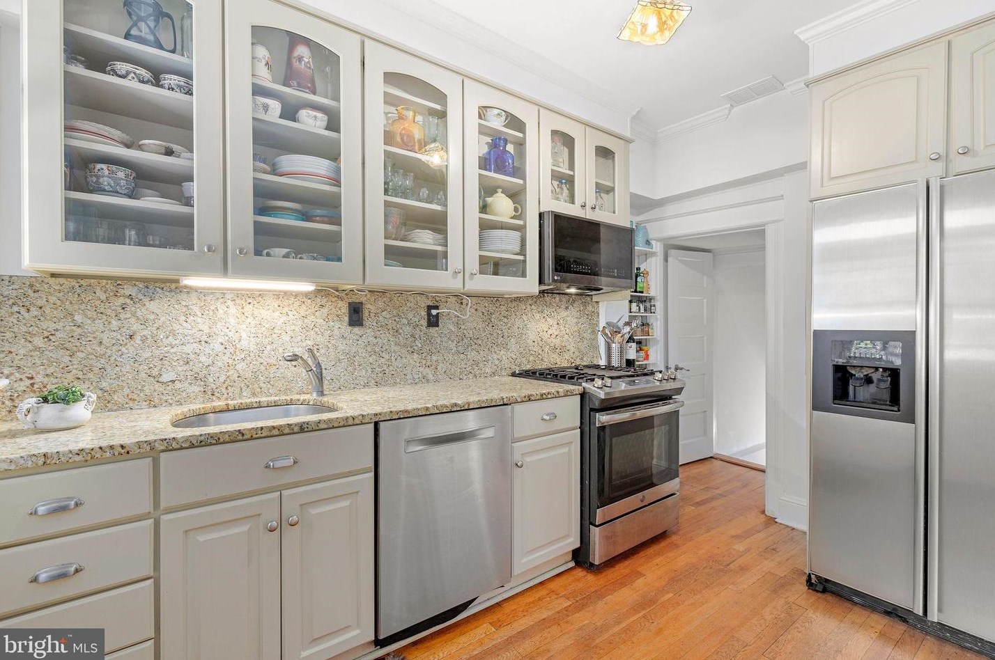 2132 37th St, Washington DC  20007-2248 exterior