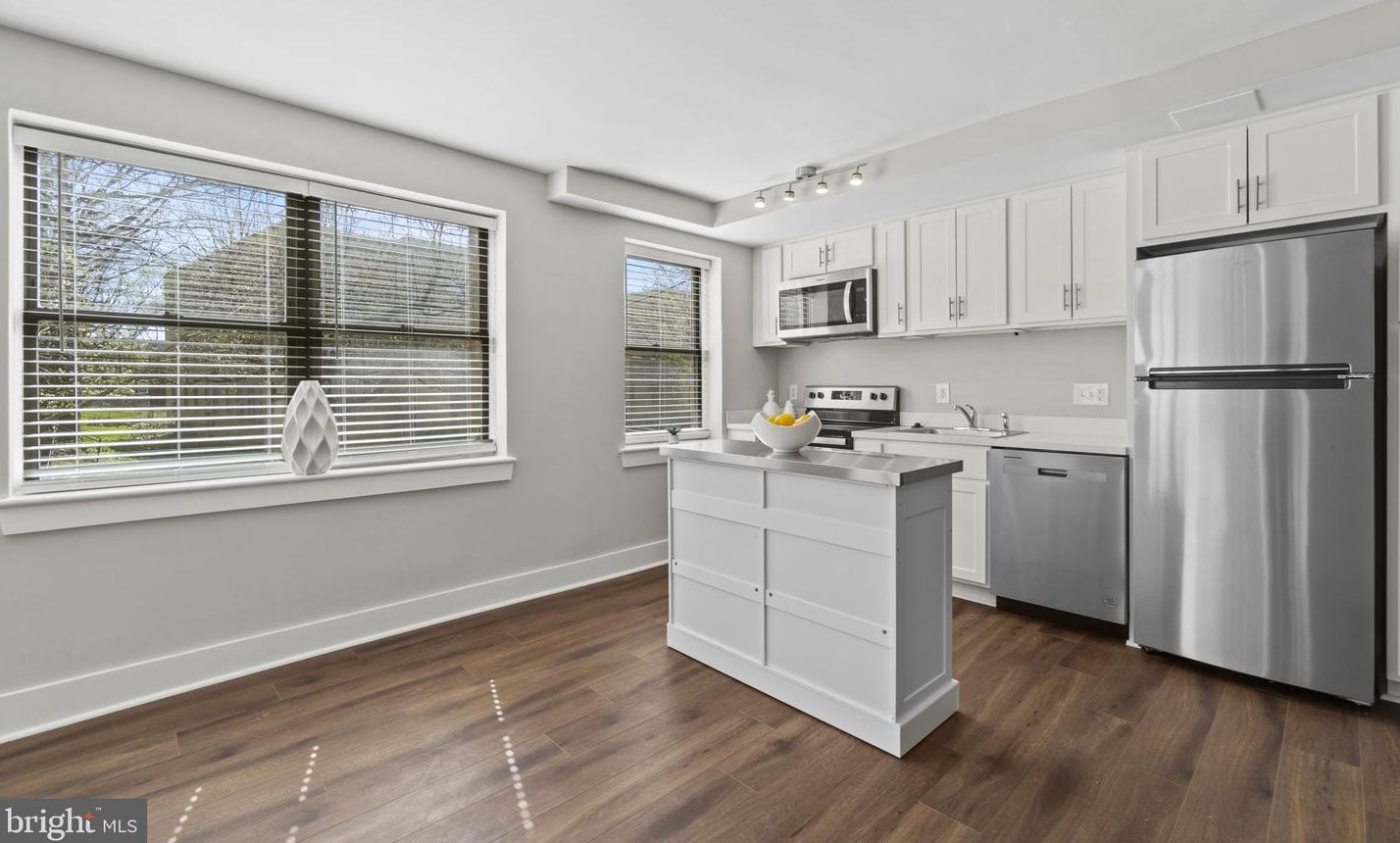 212 Oakwood St Se #122, Washington, DC 20032