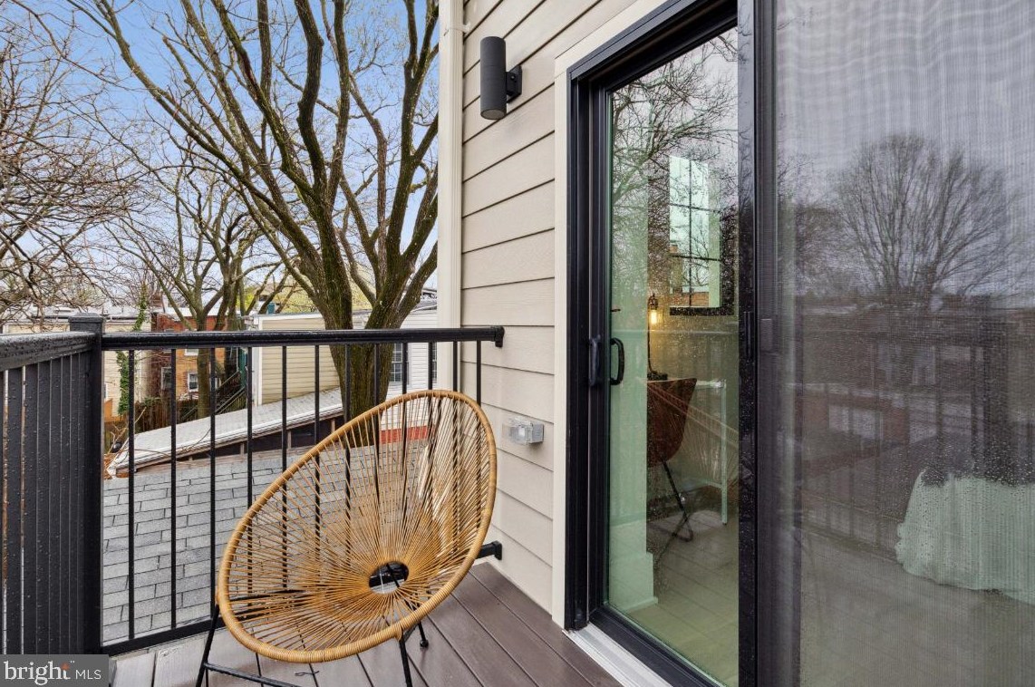 1416 A St, Washington DC  20003-1523 exterior