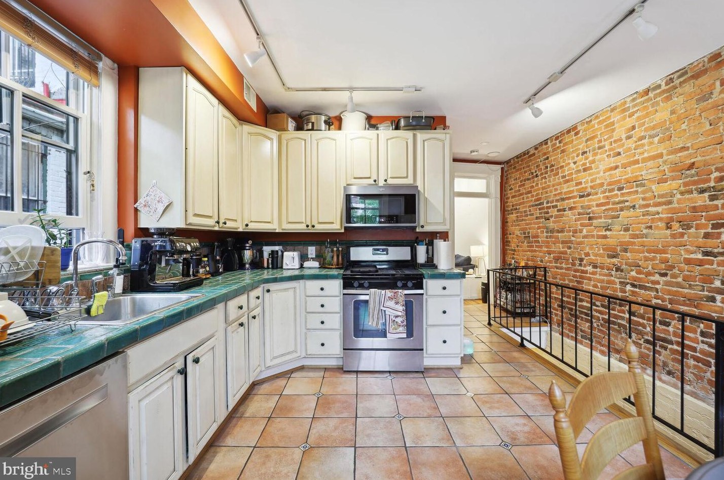 1849 Mintwood Pl, Washington DC 20009-1984 exterior