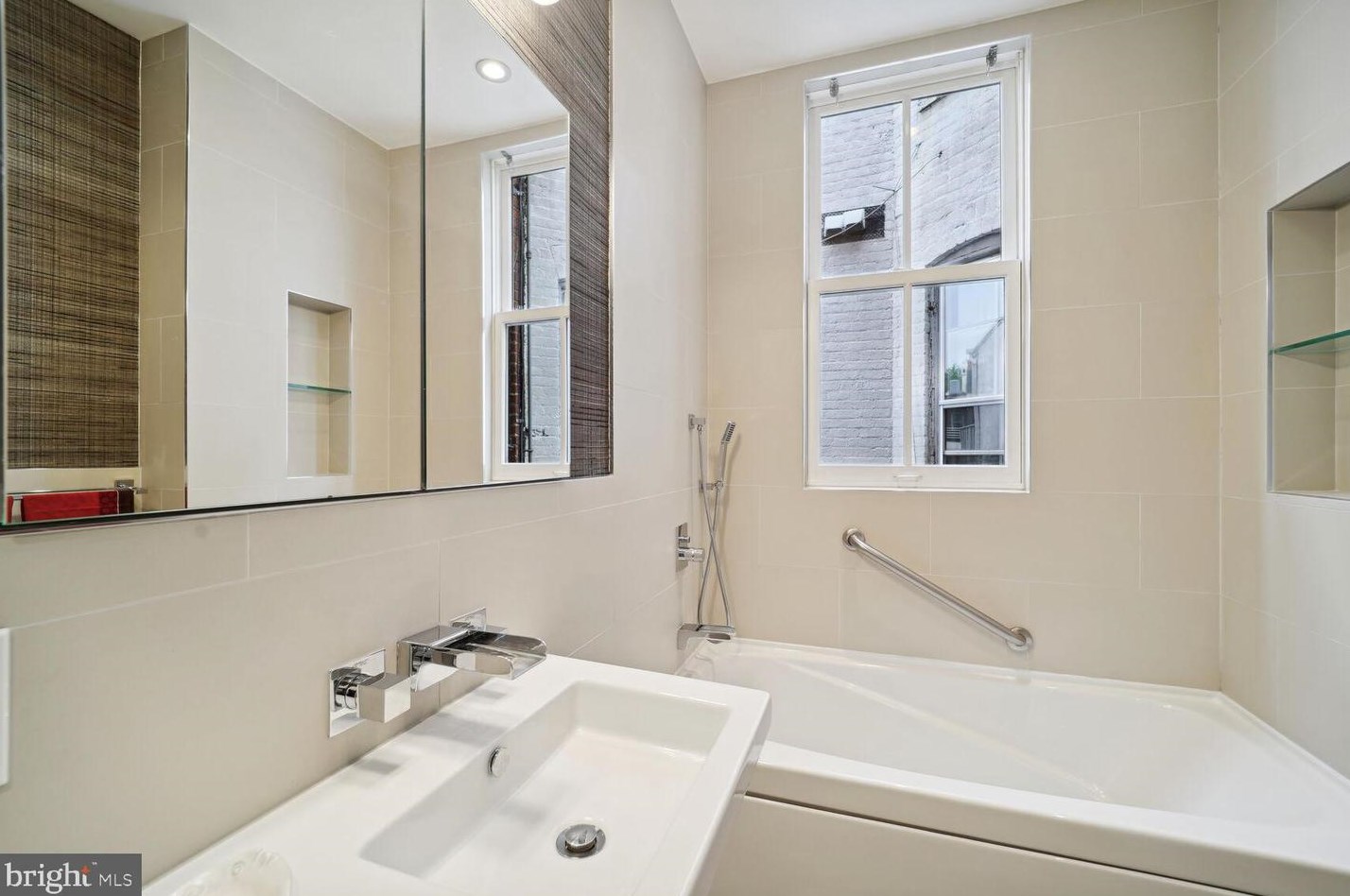 1849 Mintwood Pl, Washington DC 20009-1984 exterior