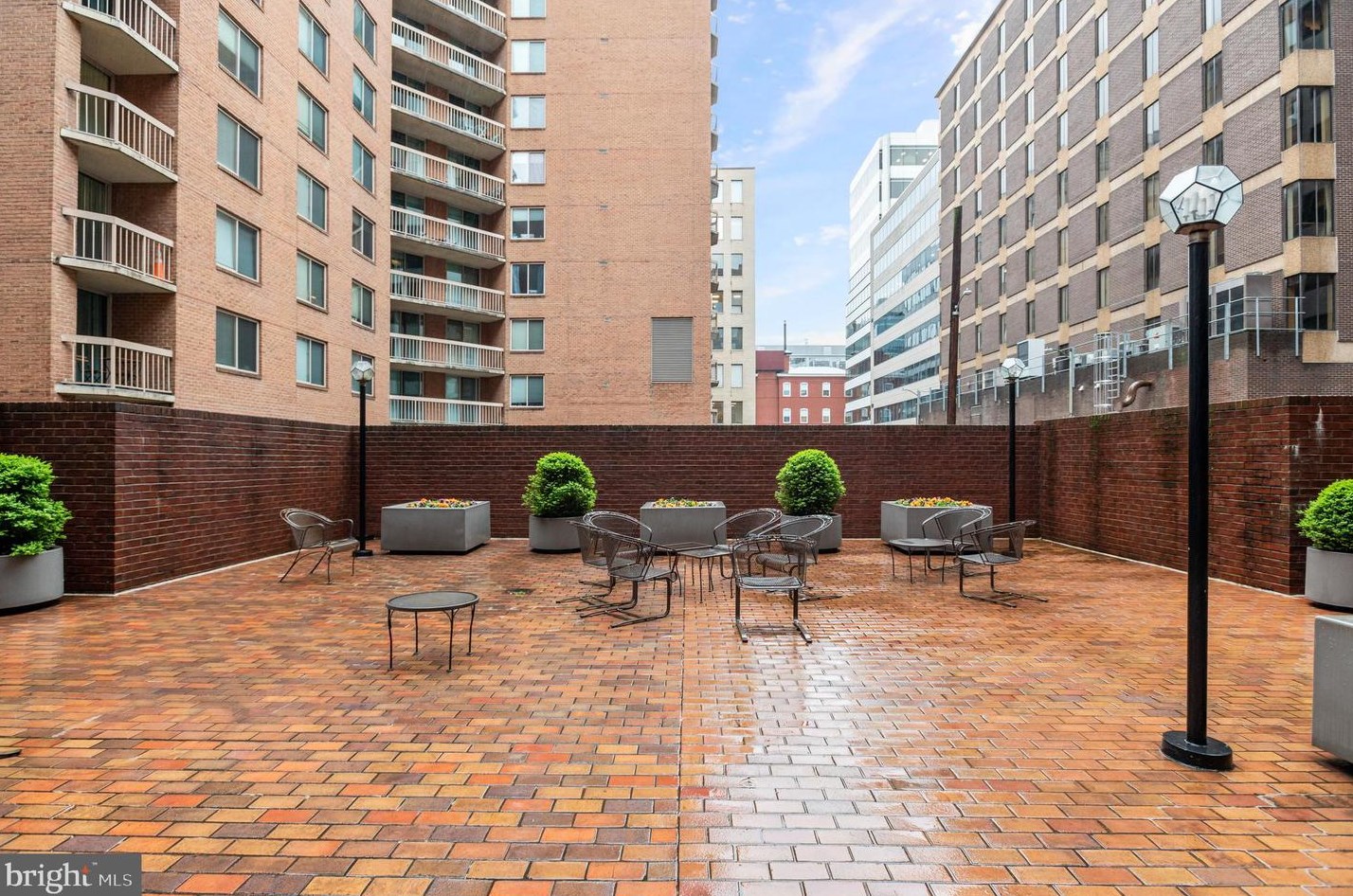 1099 22nd St, Washington DC 20037-1802 exterior