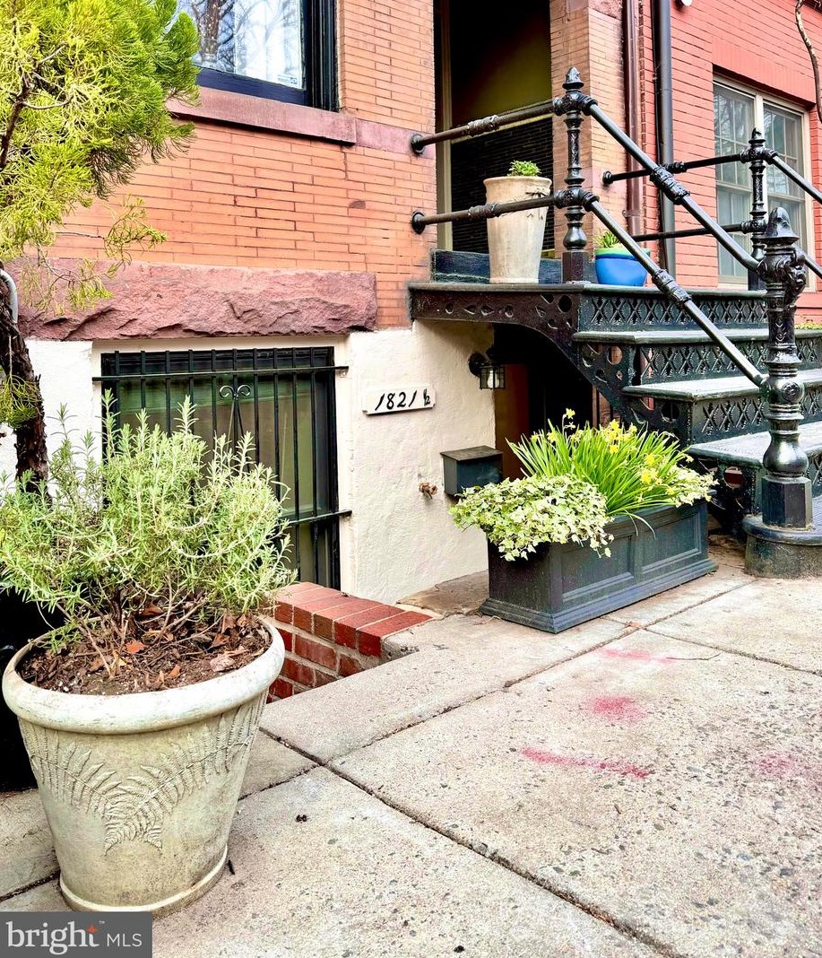 1821 Swann St Nw, Washington, DC 20009