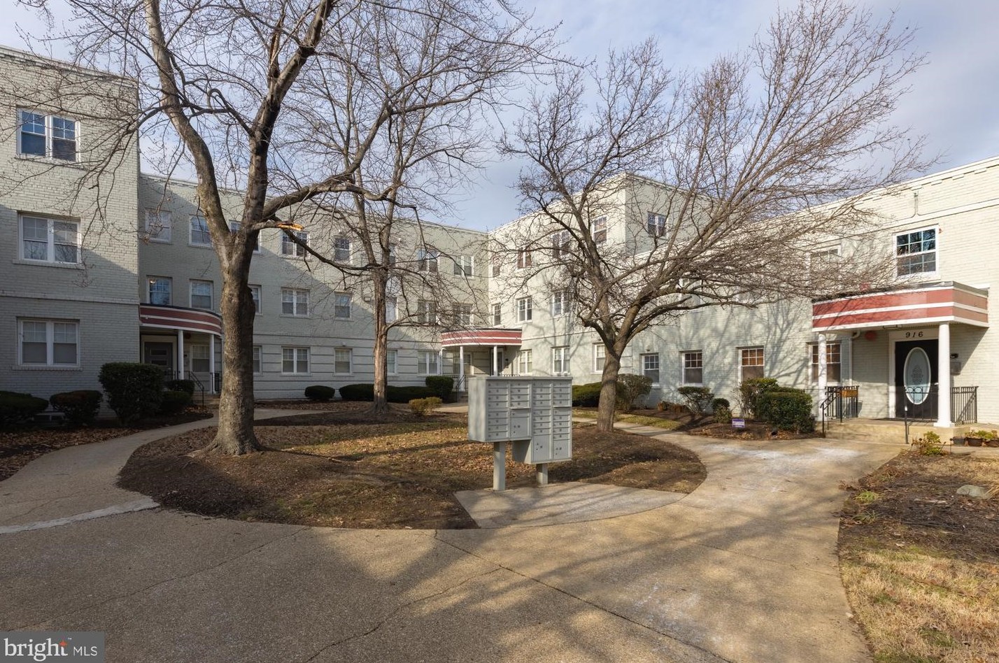914 Barnaby St Se #203, Washington, DC 20032