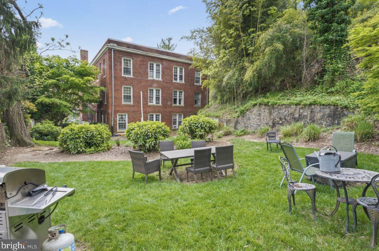 3039 Macomb St, Washington DC  20008-3319 exterior