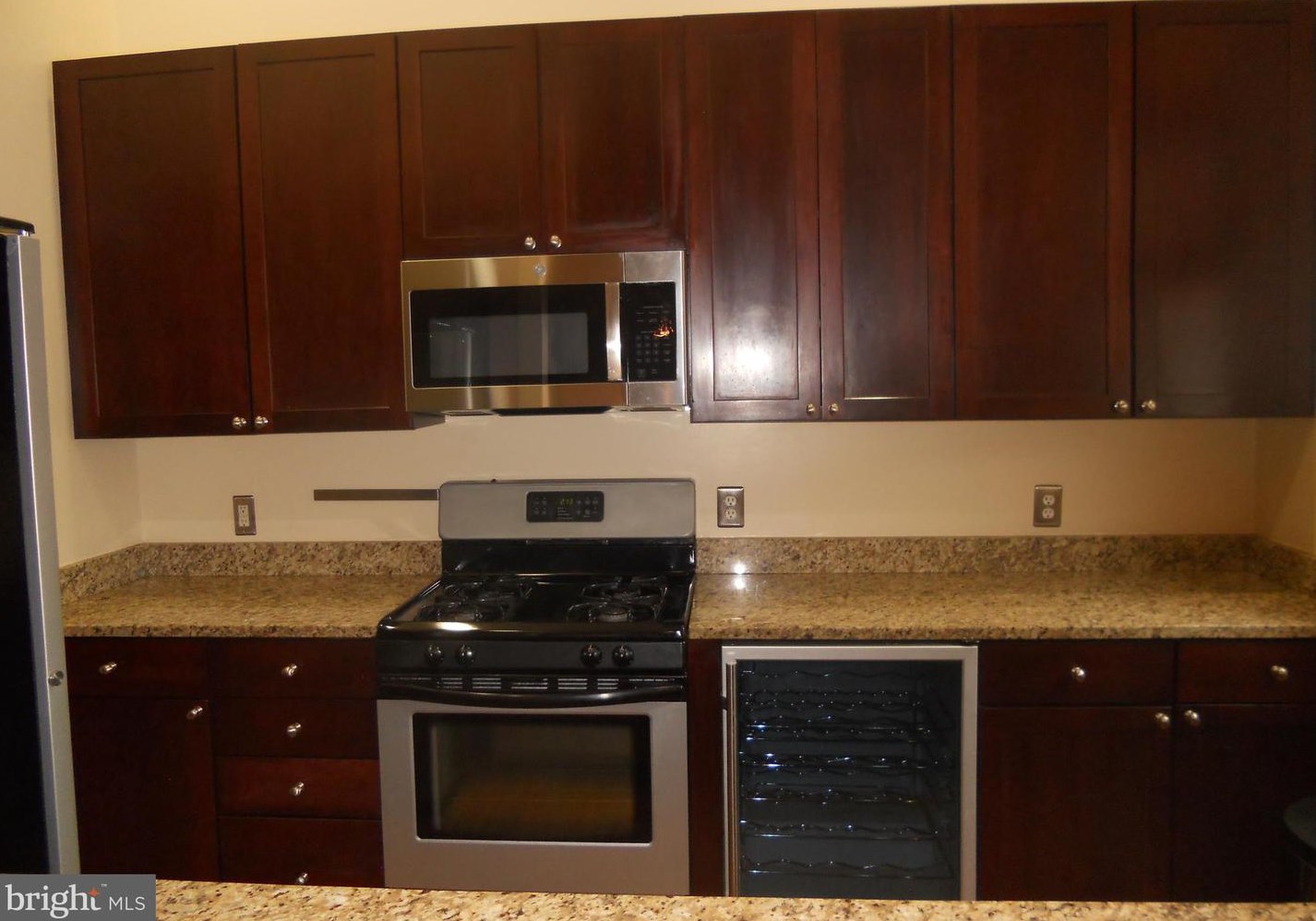 1617 21st Pl Se #104, Washington, DC 20020