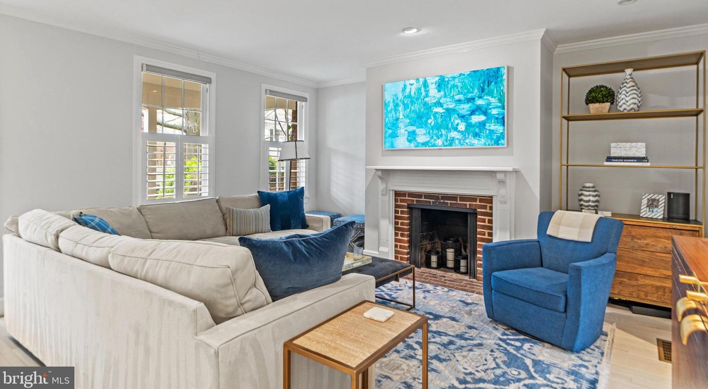 1667 34th St, Washington DC  20007-2742 exterior