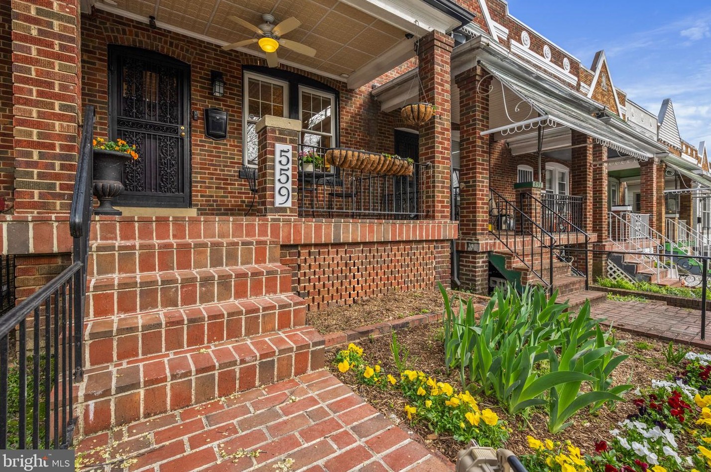 559 23rd Pl, Washington, DC 20002-4815