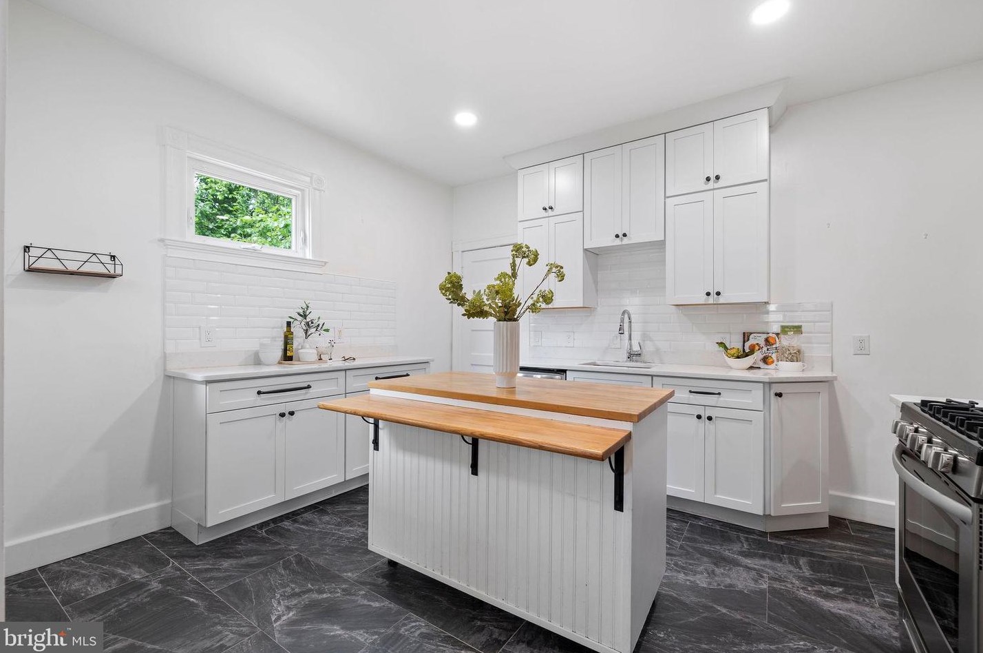 2900 Carlton Ave, Washington DC 20018-2615 exterior