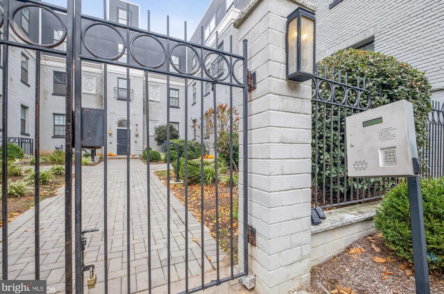 16 17th St, Washington DC 20003-1601 exterior