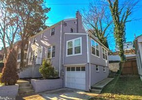 2111 32nd Pl, Washington, DC 20020-3327