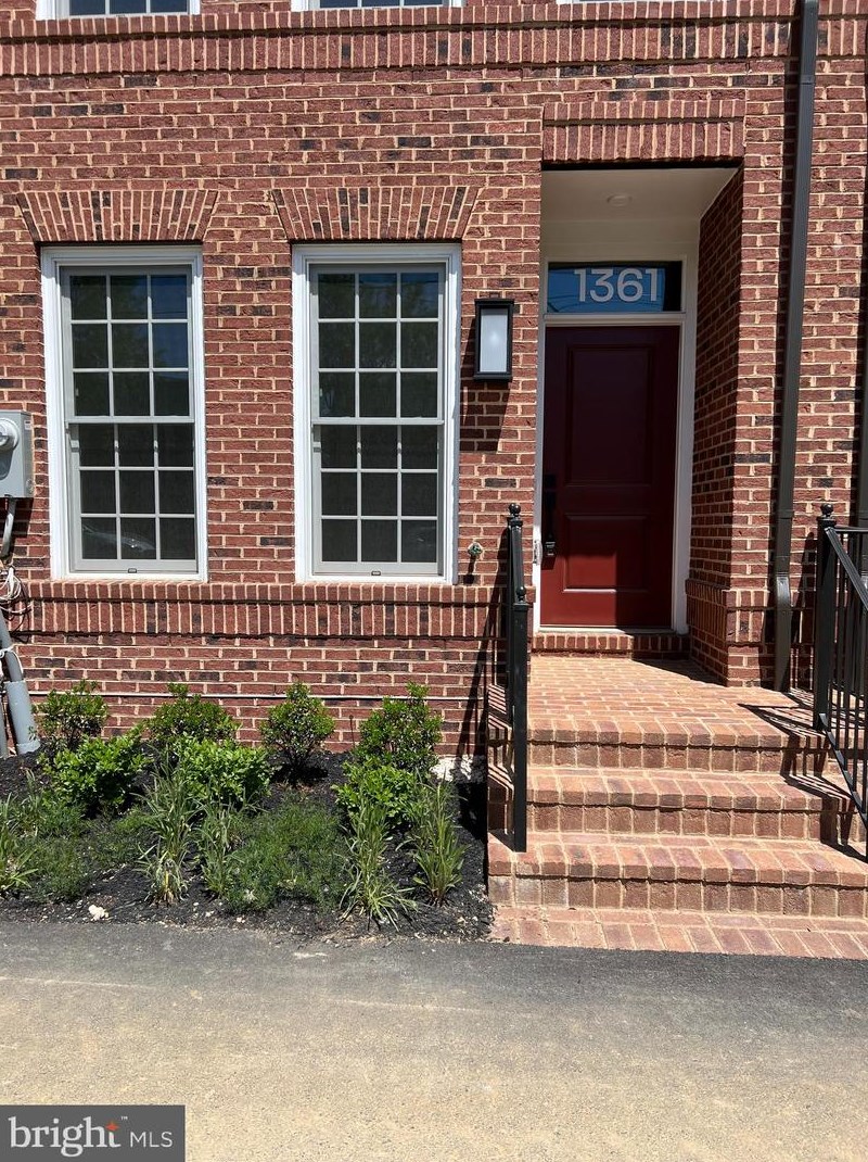 1361 Aspen St, Washington, DC 20012