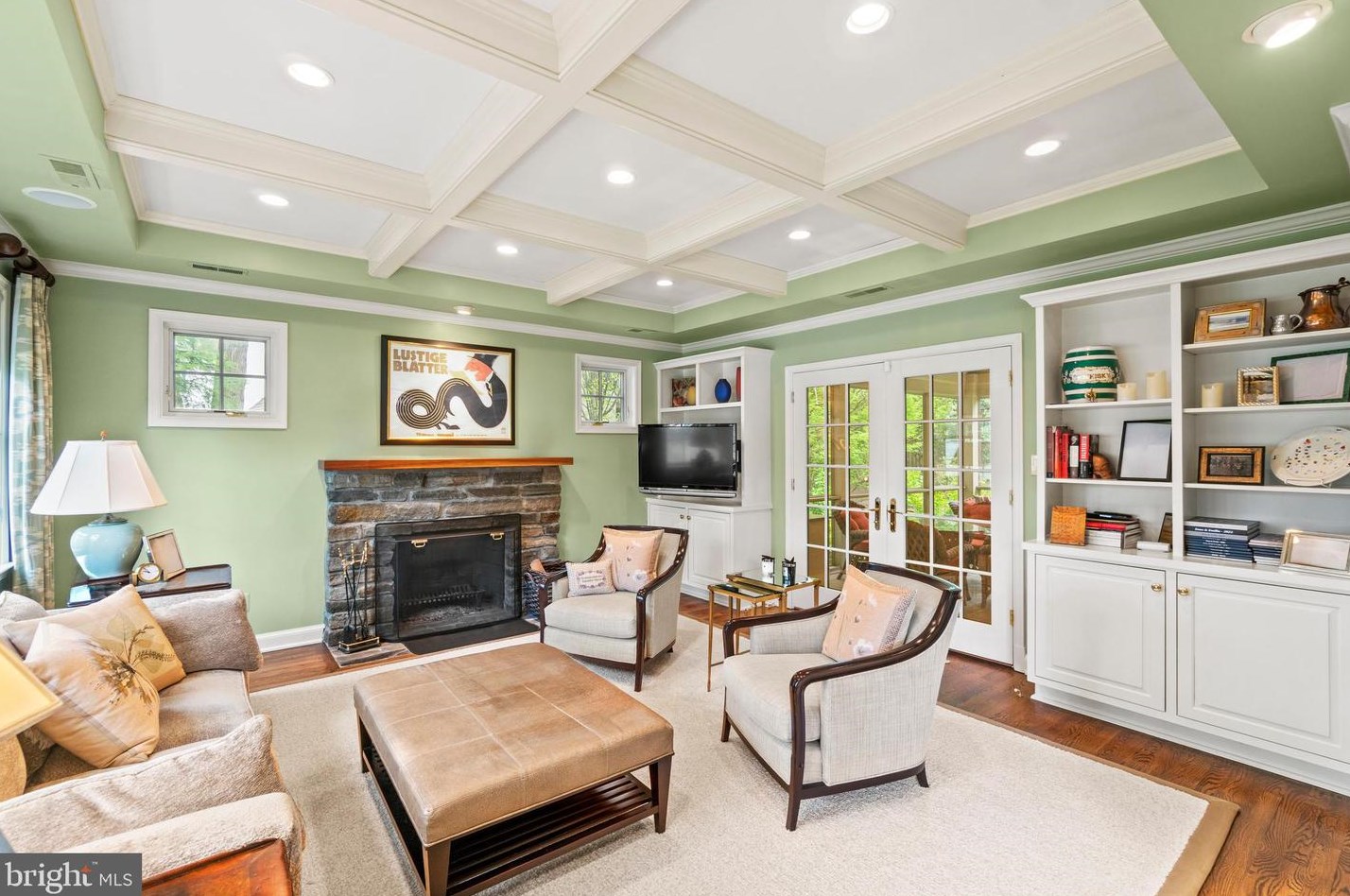 5042 Overlook Rd, Washington DC 20016-1911 exterior