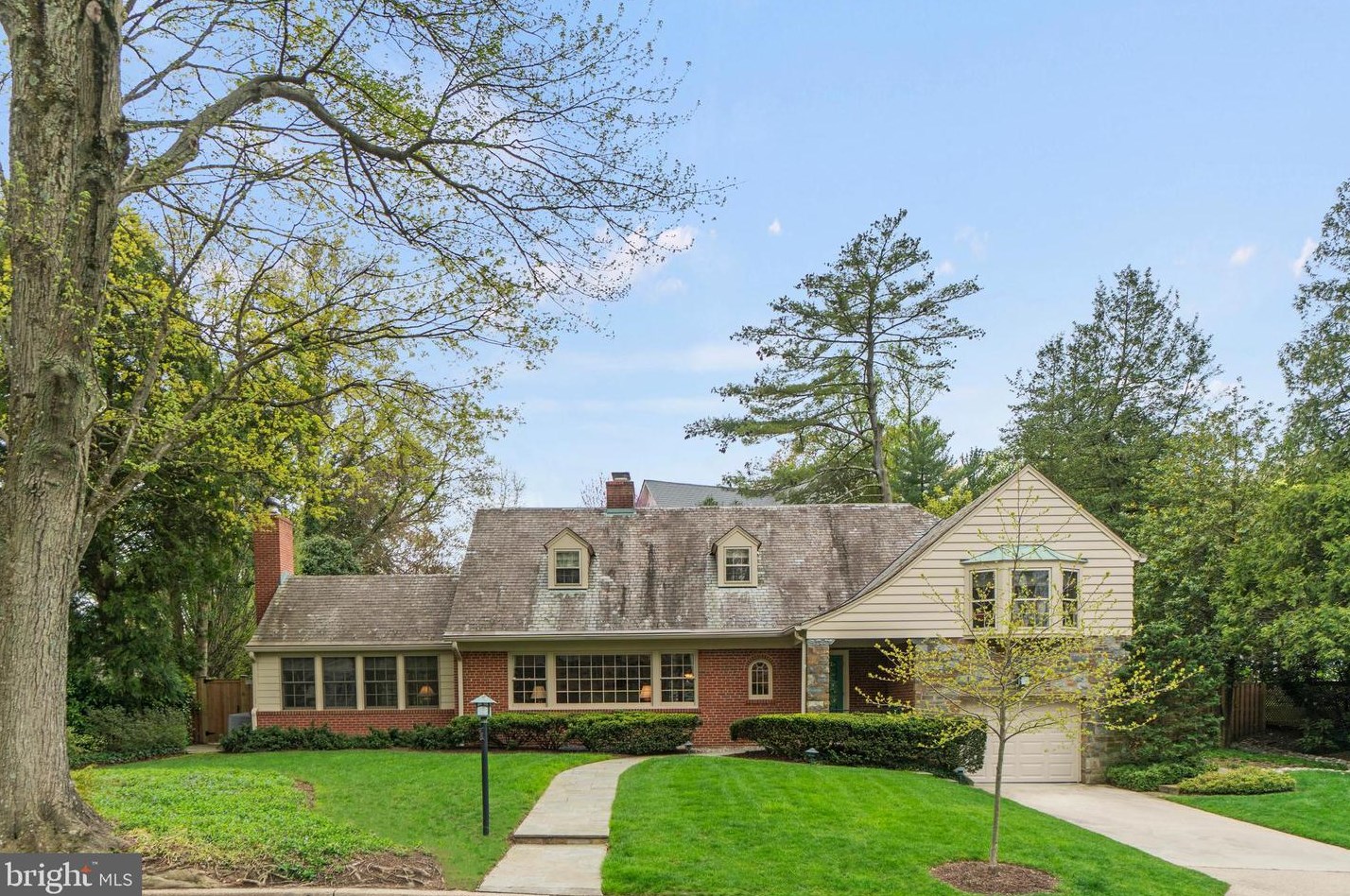 5042 Overlook Rd, Washington, DC 20016-1912