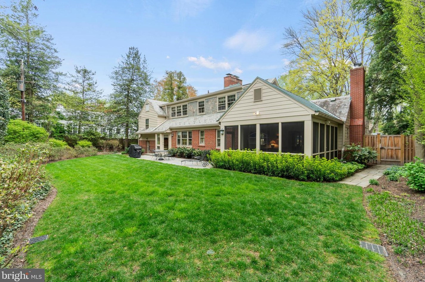 5042 Overlook Rd, Washington DC 20016-1911 exterior