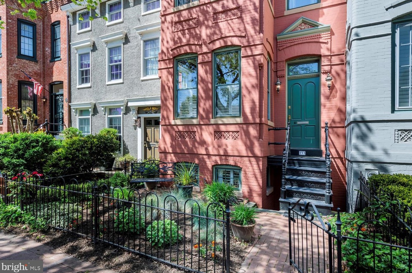 233 9th St Se, Washington, DC 20003