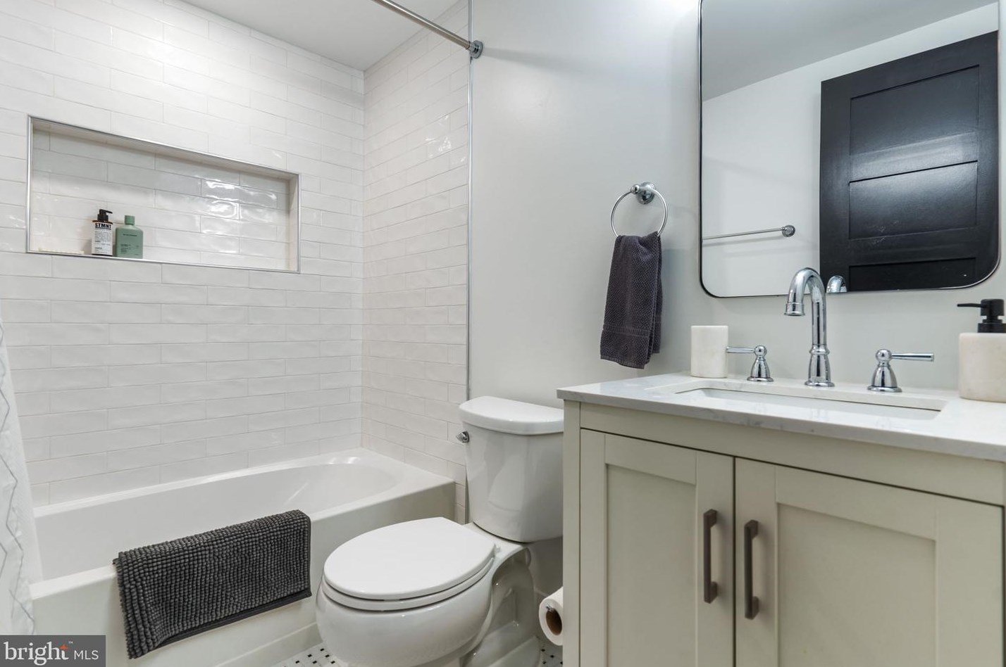 766 Columbia Rd, Washington DC  20001-3802 exterior