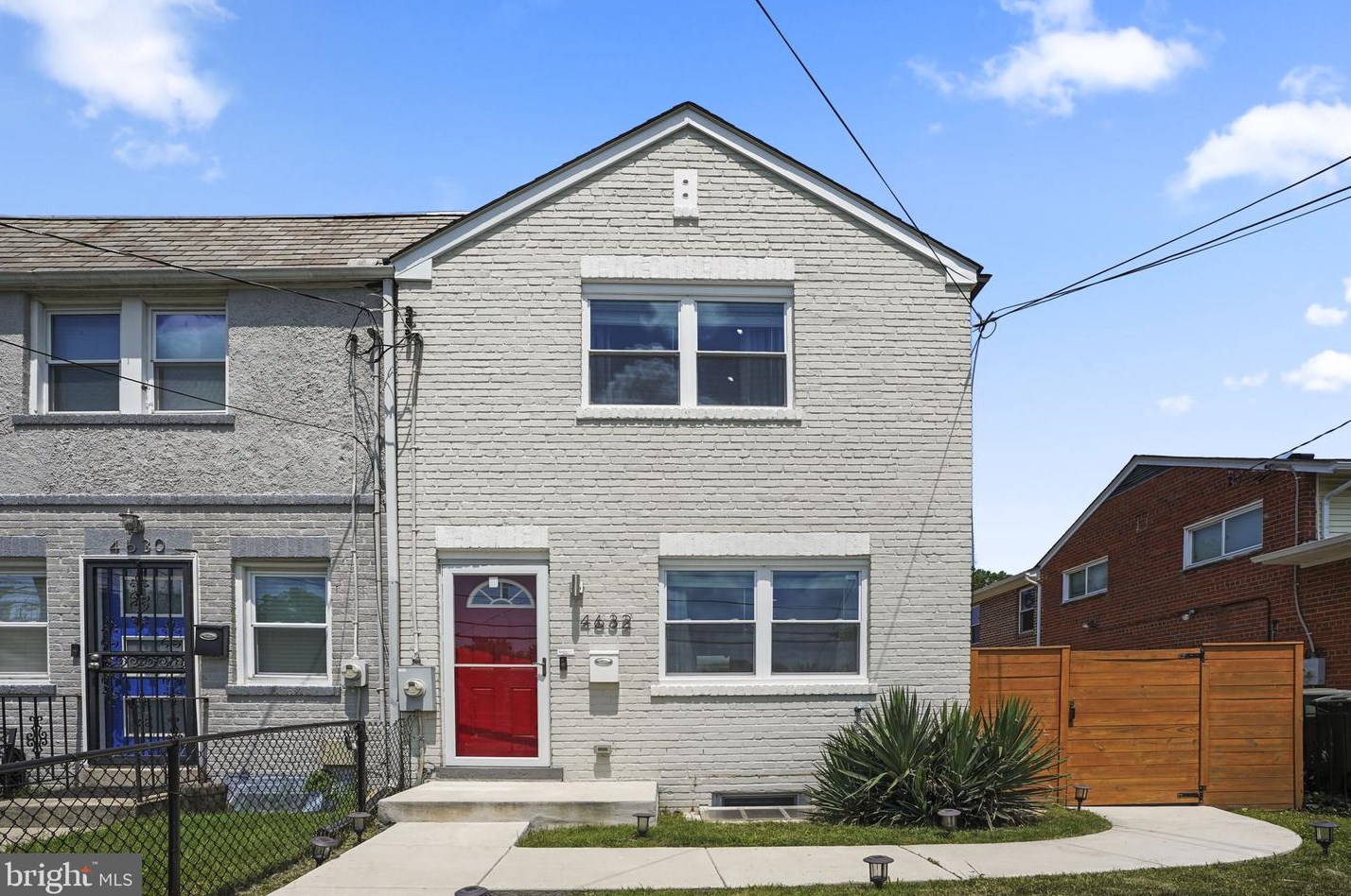 4632 Hanna Pl, Washington, DC 20019-7838
