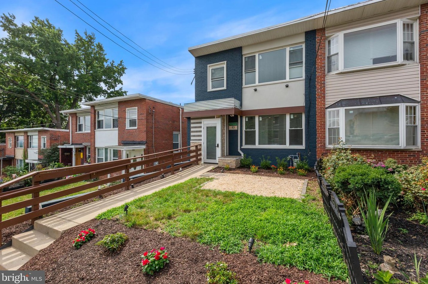 53 Victor St Ne #ph, Washington, DC 20011