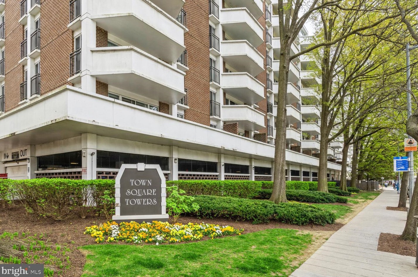 700 7th St, Washington DC  20001-3716 exterior