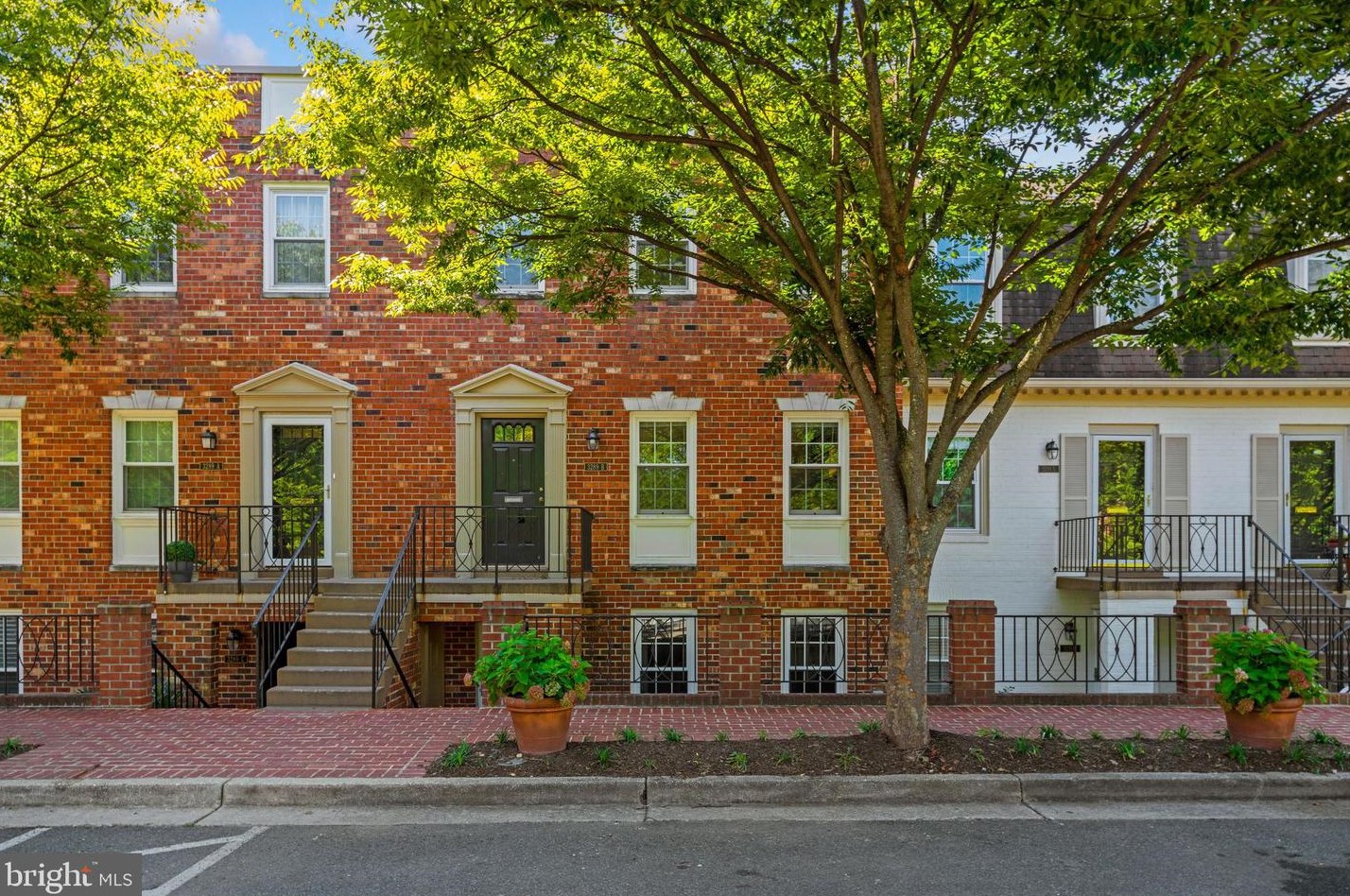 3289 Sutton Pl Nw #b, Washington, DC 20016