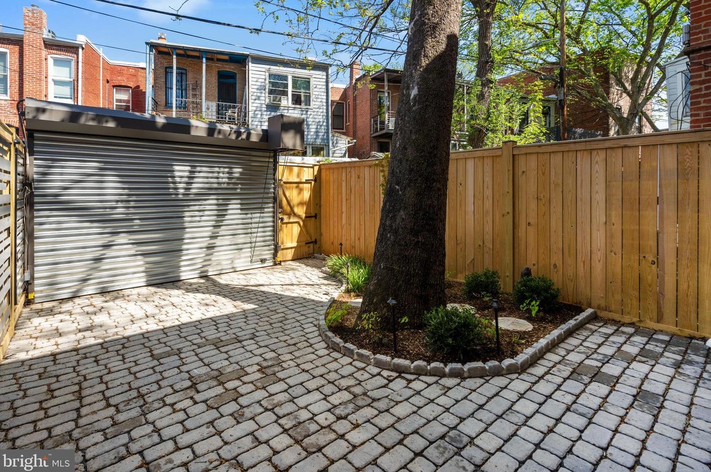 318 Carolina Ave, Washington DC 20003-2004 exterior