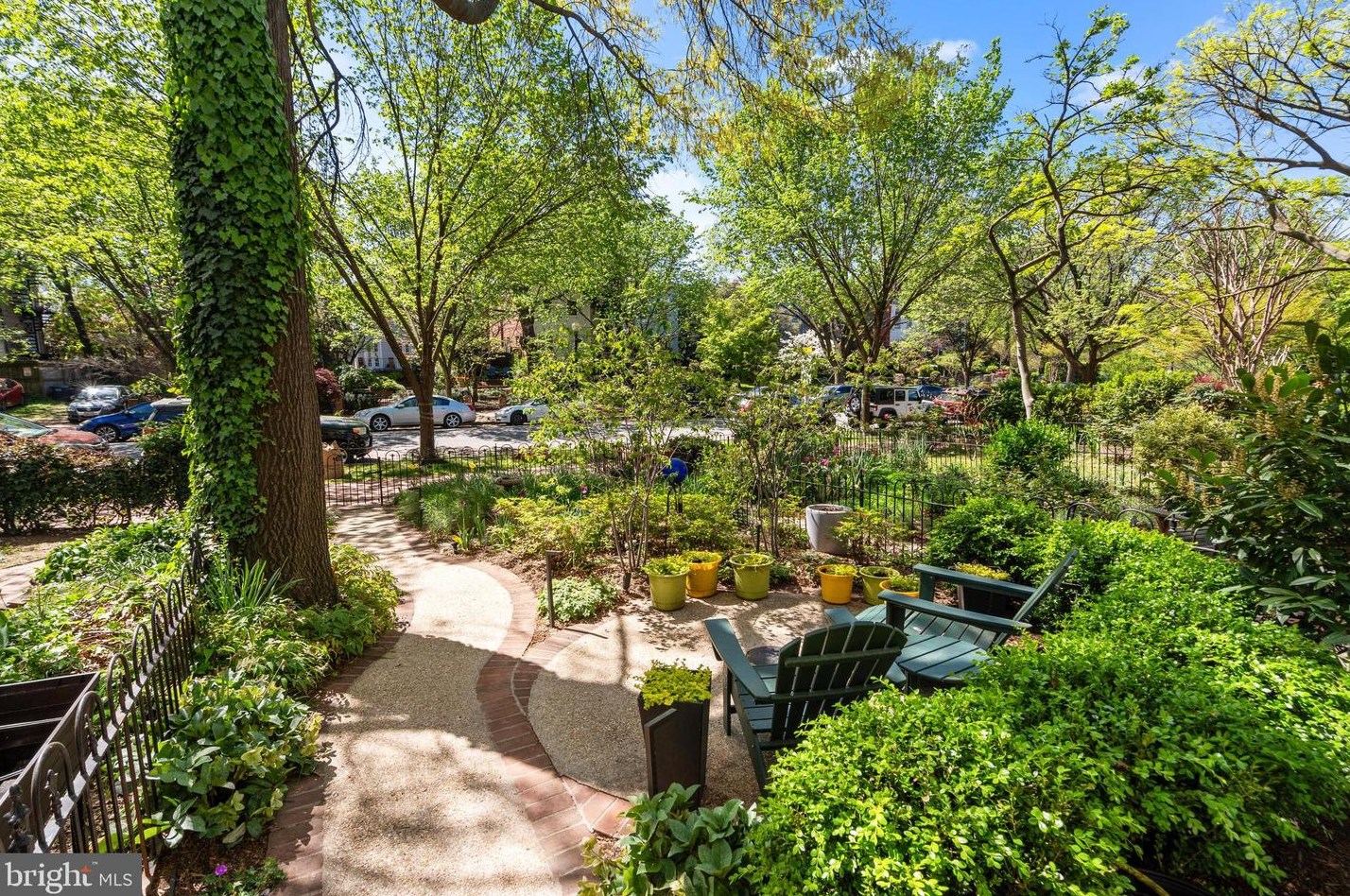 318 Carolina Ave, Washington DC 20003-2004 exterior