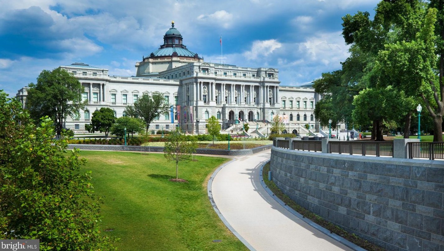 318 Carolina Ave, Washington DC 20003-2004 exterior