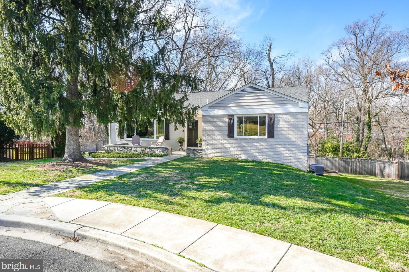 5128 Linnean Ter Nw, Washington, DC 20008