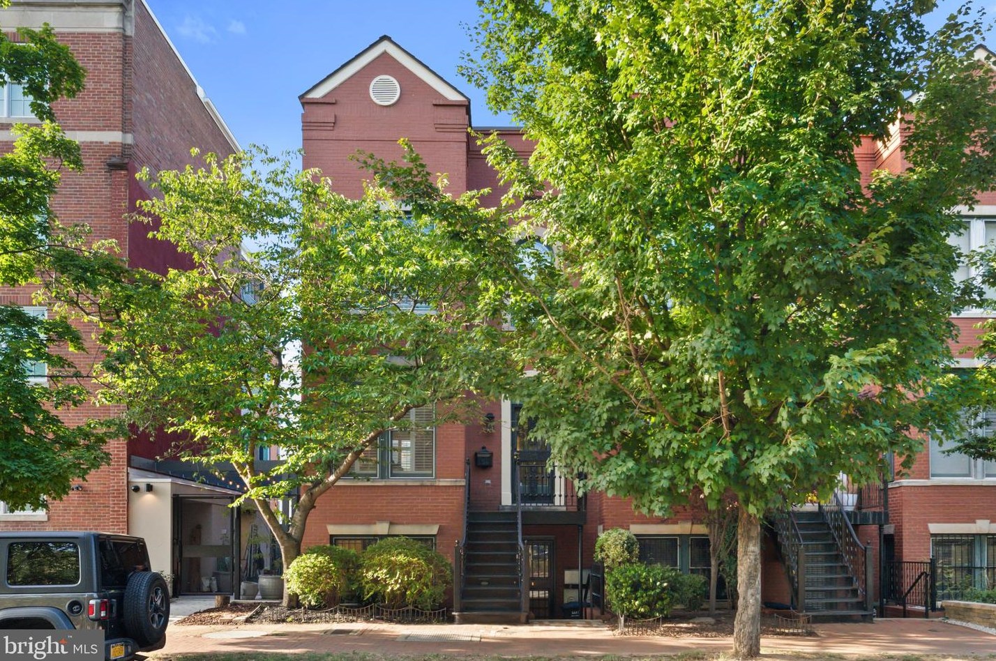 806 Constitution Ave, Washington, DC 20002-6004