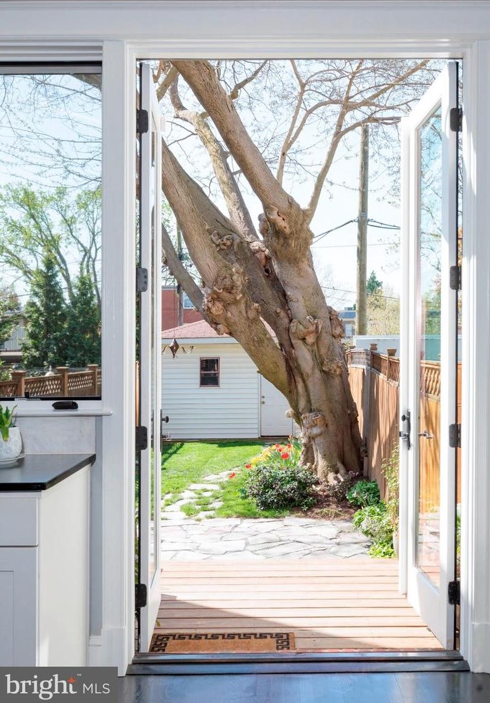 1413 Capitol St, Washington DC 20003-1571 exterior