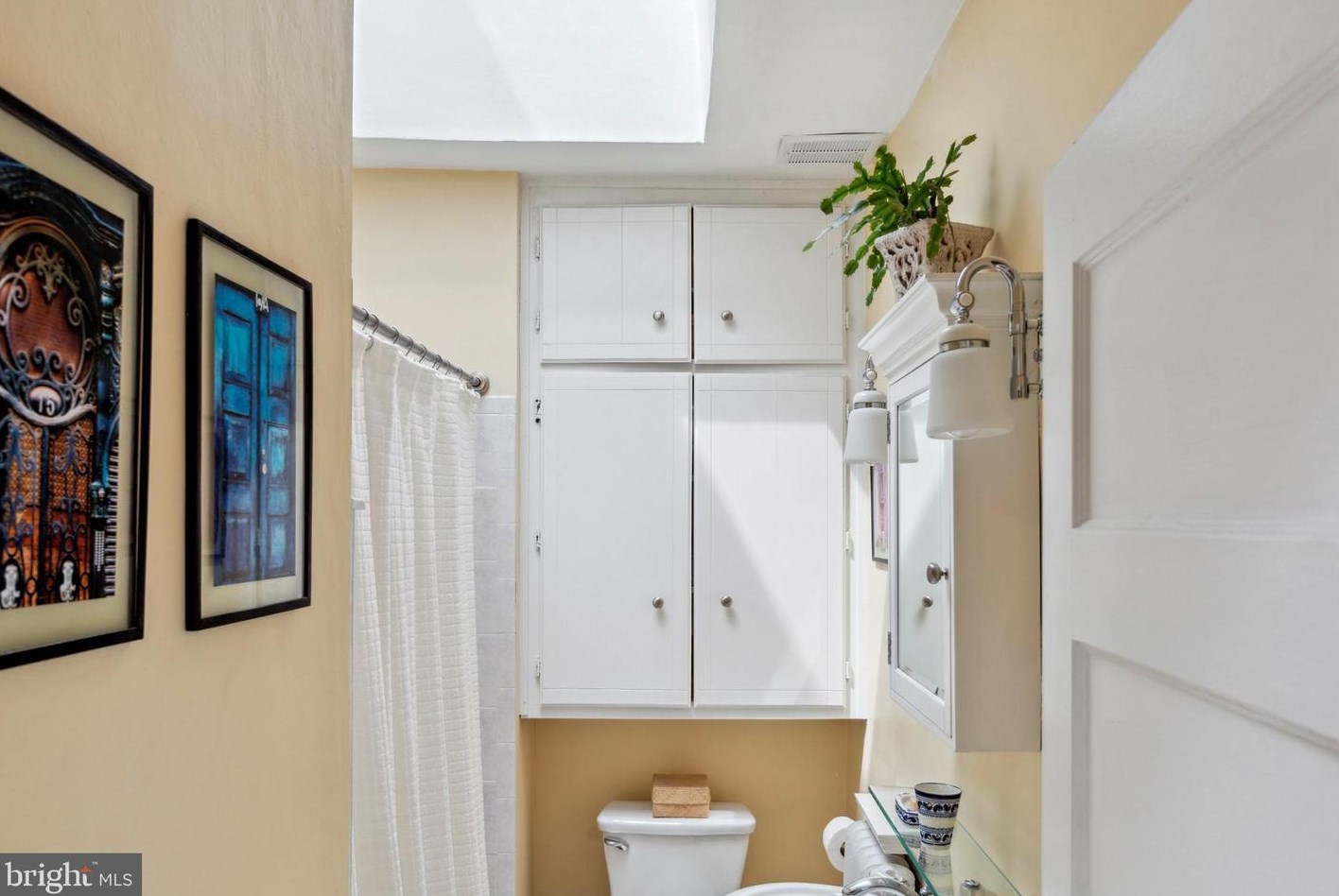 1413 Capitol St, Washington DC 20003-1571 exterior