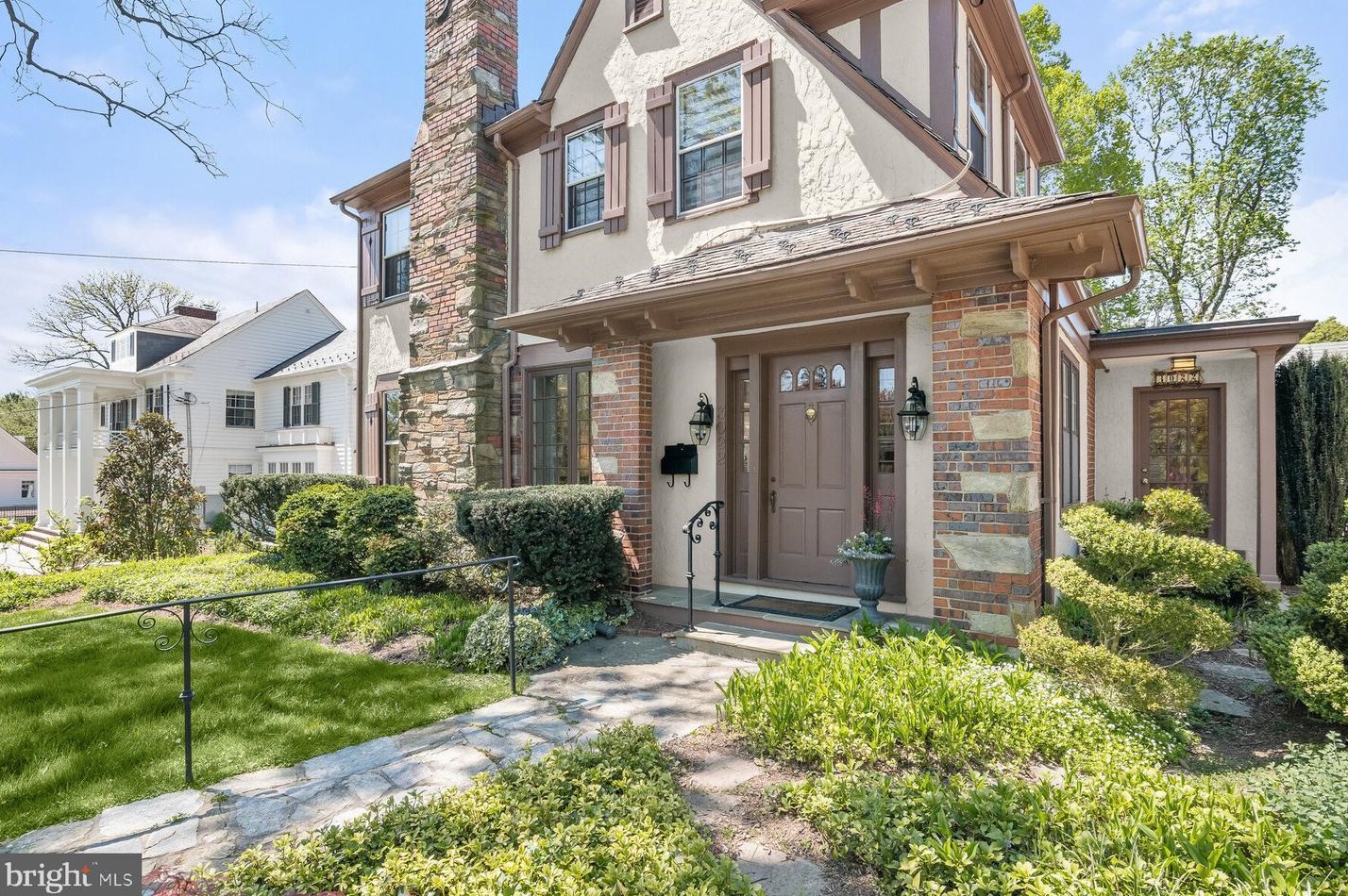 3022 44th Pl, Washington, DC 20016-3557