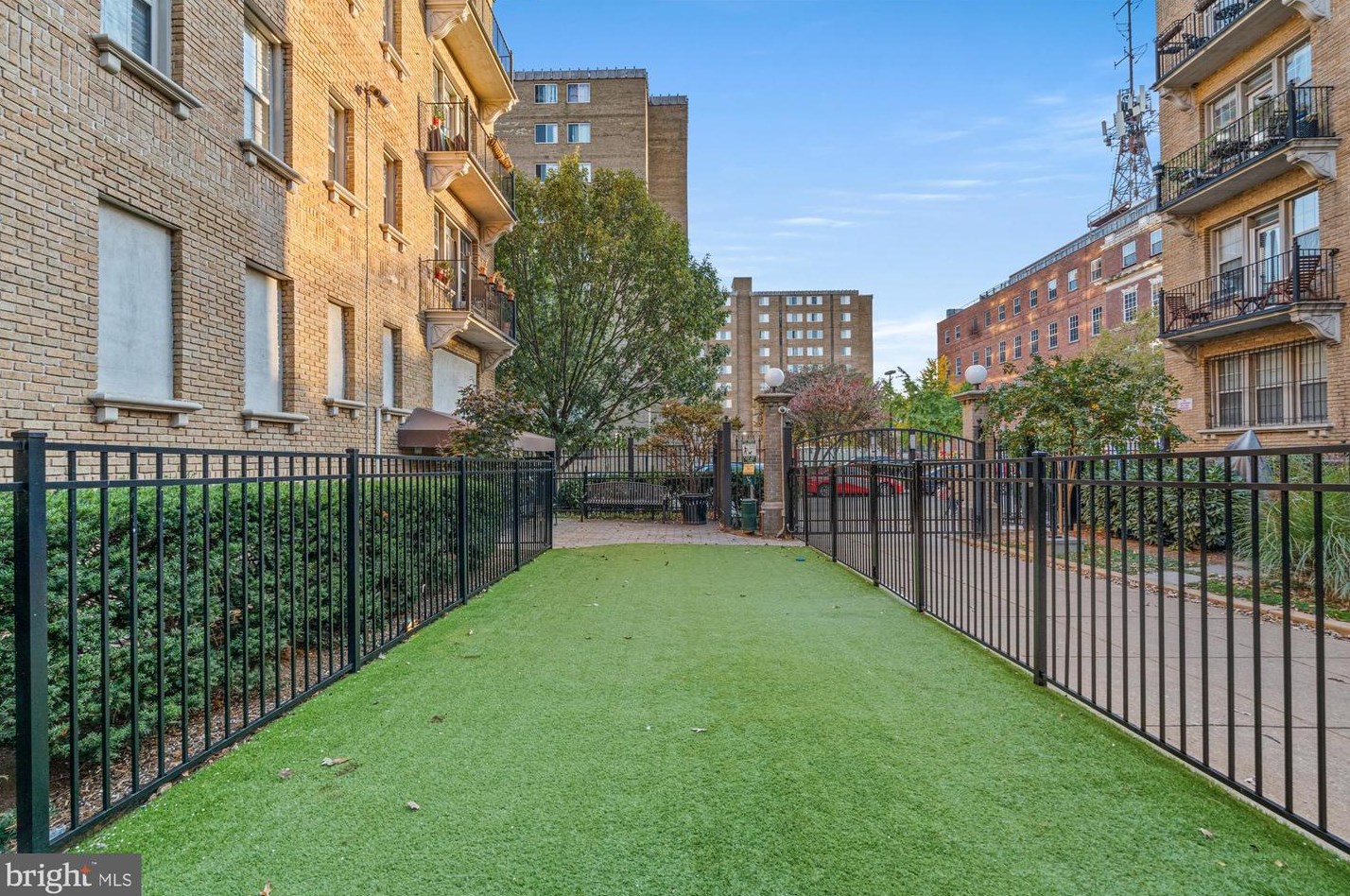 1401 Columbia Rd, Washington DC  20009-4711 exterior