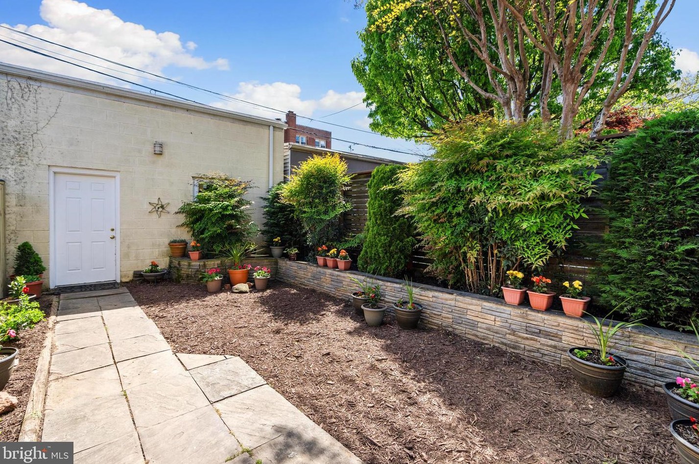 639 A St, Washington DC 20003-1225 exterior