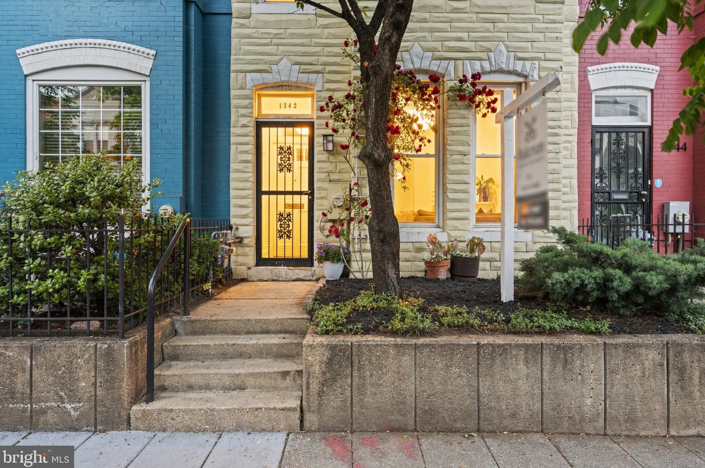 1342 Emerald St, Washington, DC 20002-5432