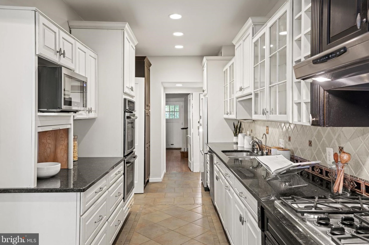 2318 Ashmead Pl, Washington DC 20009-1414 exterior