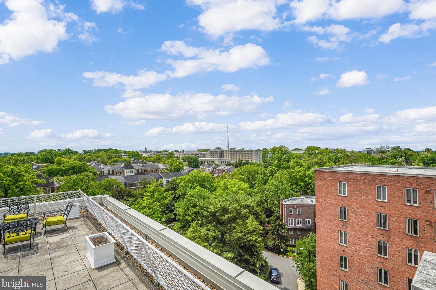 4301 Massachusetts Ave, Washington DC  20019-5623 exterior