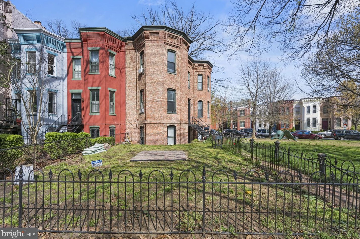 820 Carolina Ave, Washington, DC 20003-1361