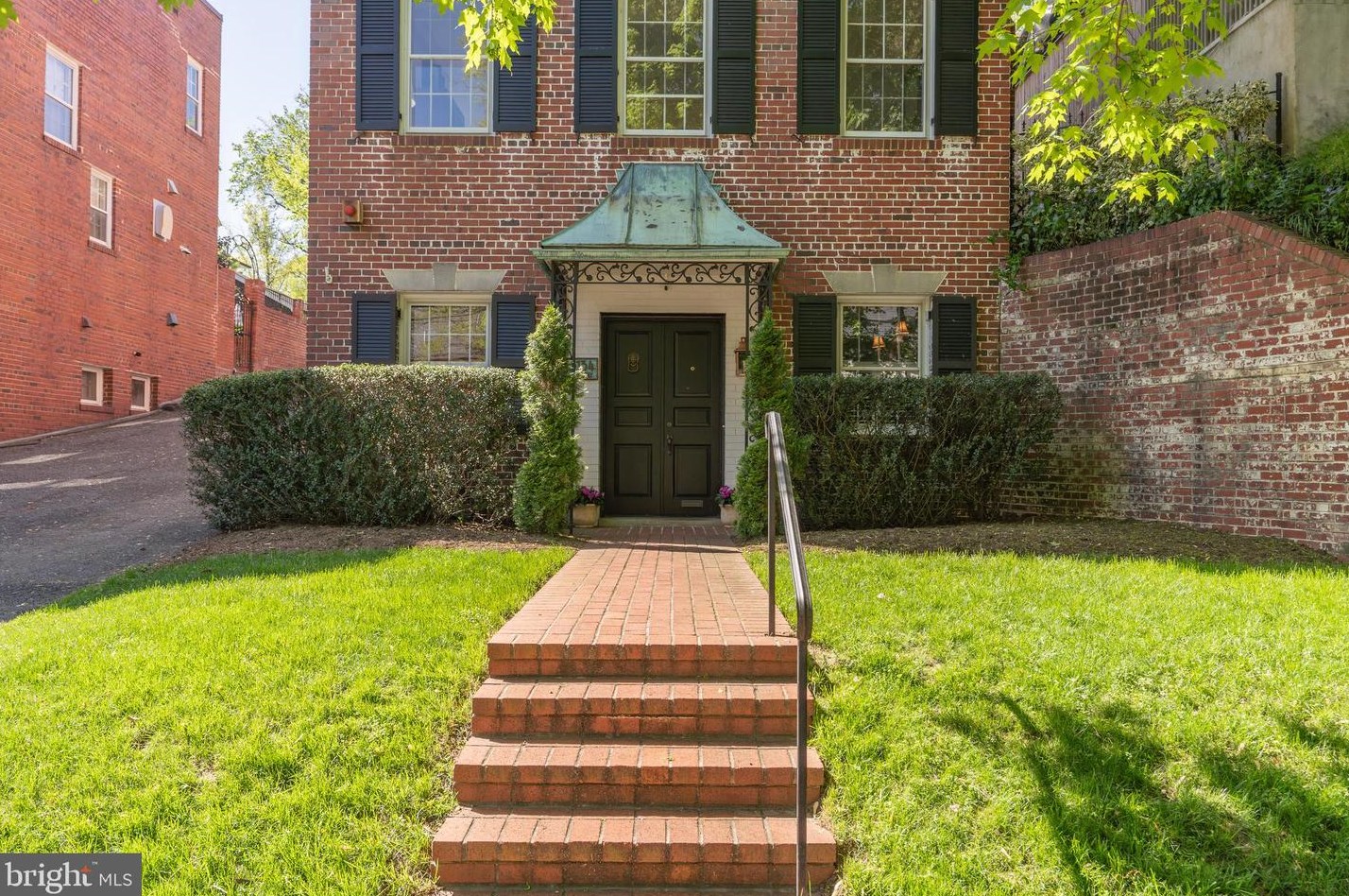 3134 Ordway St, Washington, DC 20008-3256